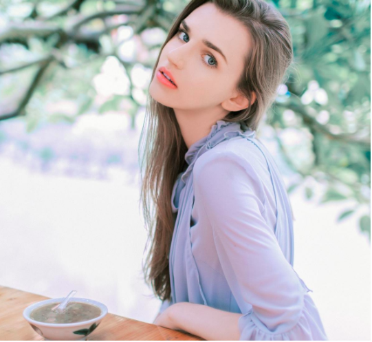 欧美高颜值美女气质甜美笑颜图片 3
